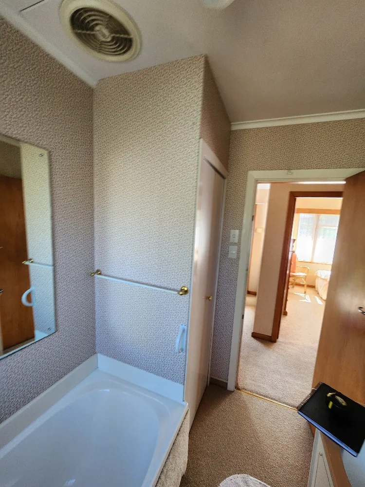 Bathroom before renovation - Project 1